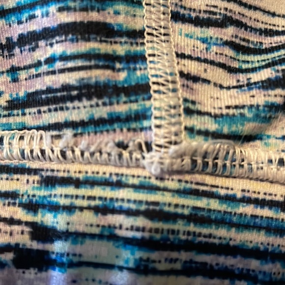 Size 8 Lululemon Flow Y with Mesh back detail - Picture 4 of 6